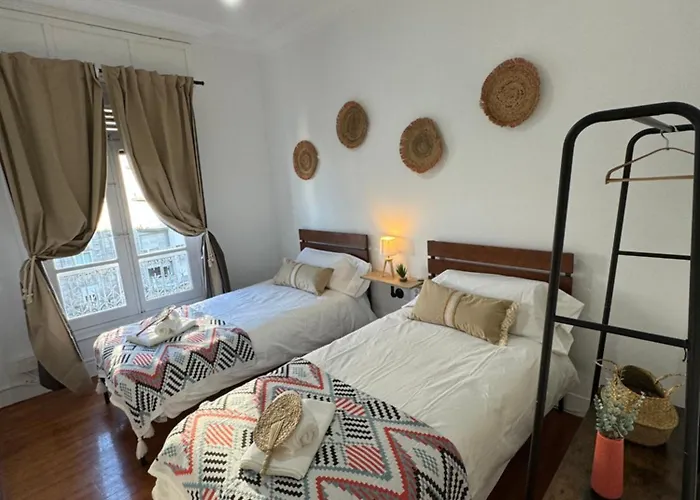 Lupita, En El Centro De Vigo