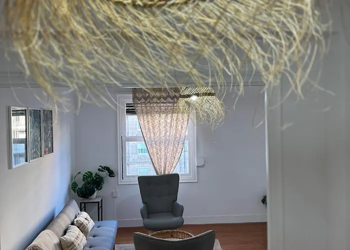 Lupita, En El Centro De * Vigo