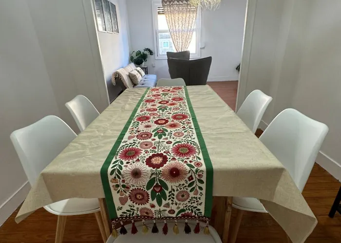 Lupita, En El Centro De * Vigo