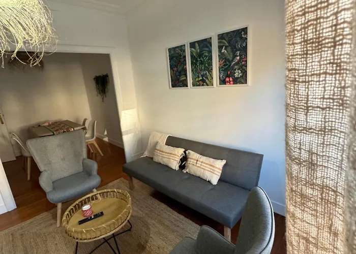 Lupita, En El Centro De * Vigo