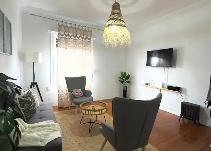 Lupita, En El Centro De Apartman